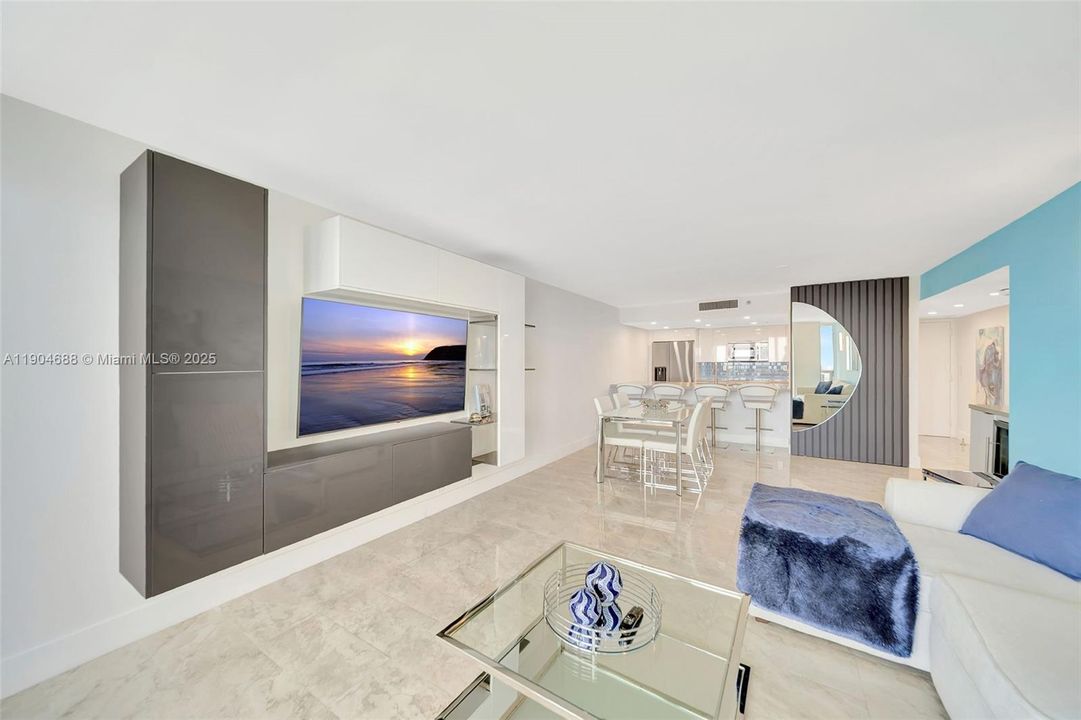 Active With Contract: $4,950 (2 beds, 2 baths, 1398 Square Feet)