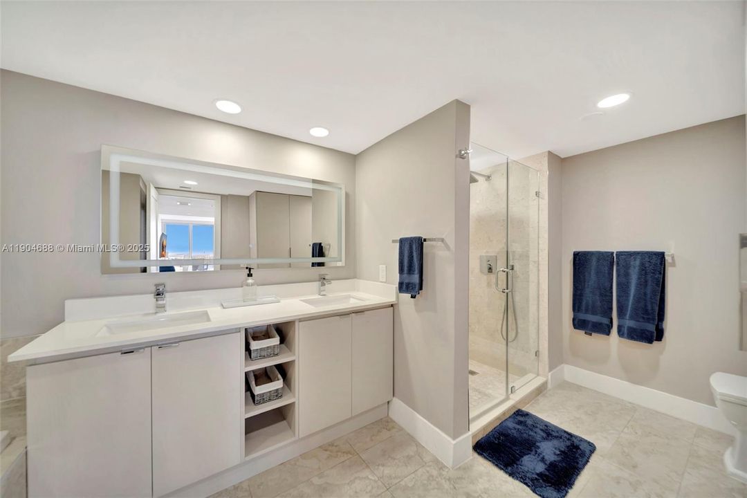 Active With Contract: $4,950 (2 beds, 2 baths, 1398 Square Feet)