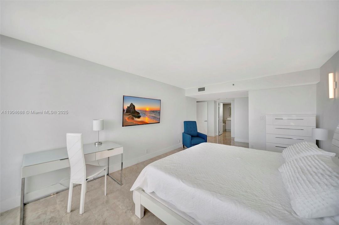 Active With Contract: $4,950 (2 beds, 2 baths, 1398 Square Feet)