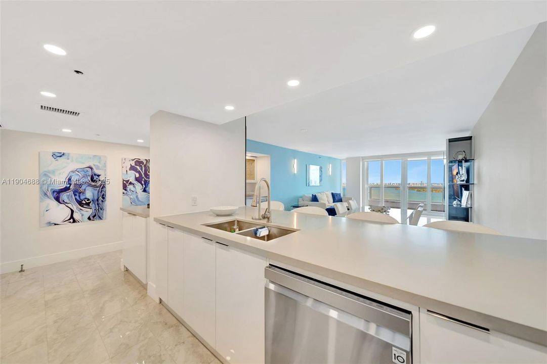 Active With Contract: $4,950 (2 beds, 2 baths, 1398 Square Feet)