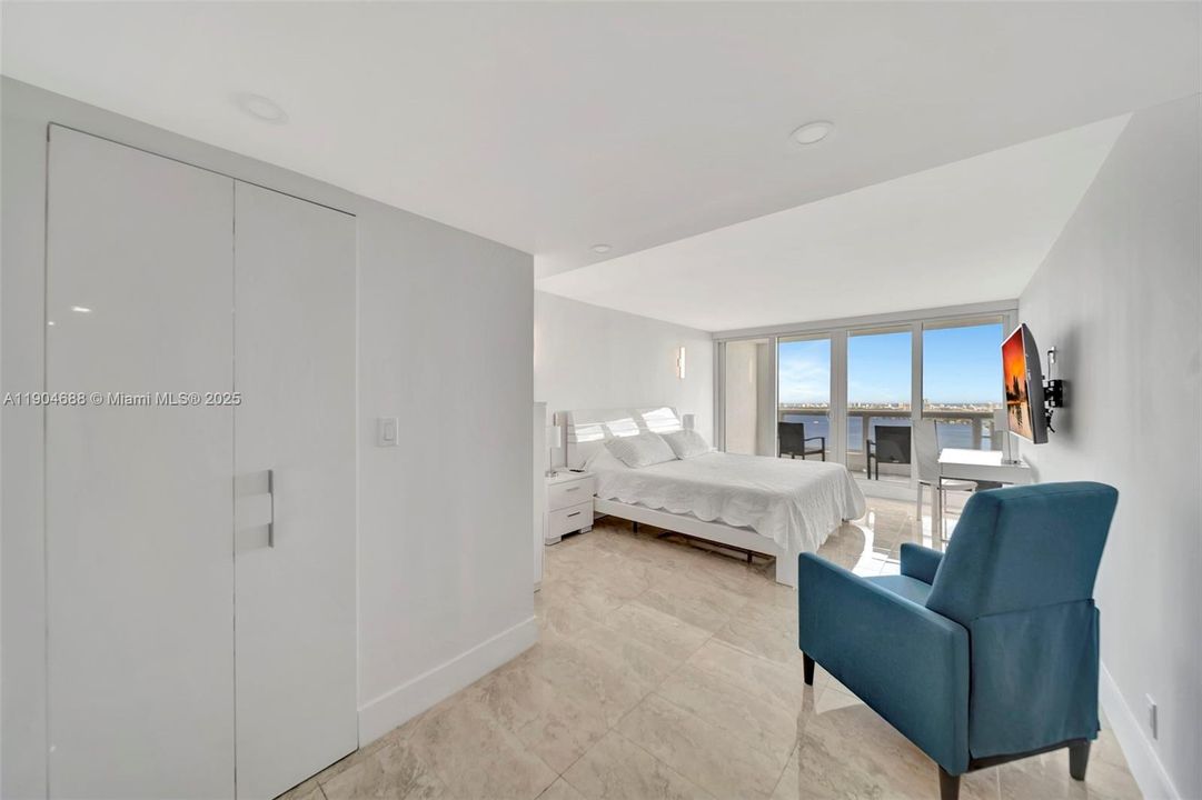 Active With Contract: $4,950 (2 beds, 2 baths, 1398 Square Feet)