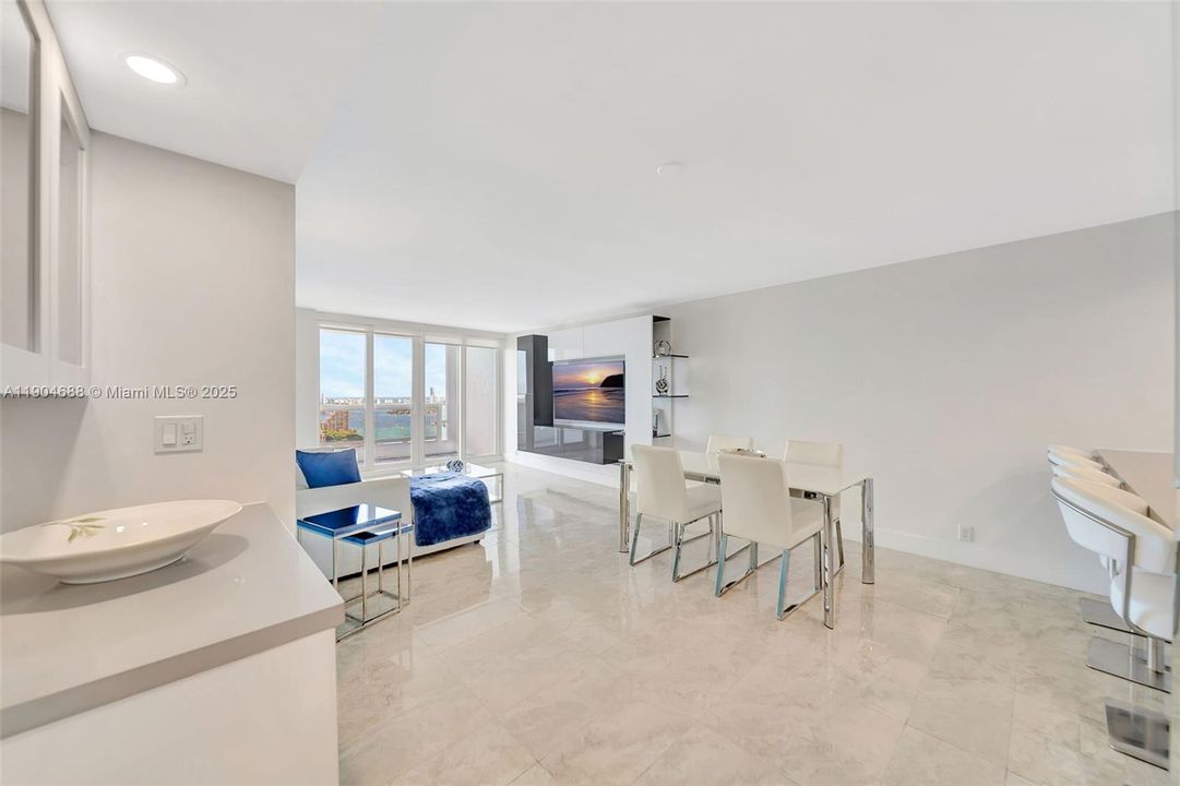 Active With Contract: $4,950 (2 beds, 2 baths, 1398 Square Feet)