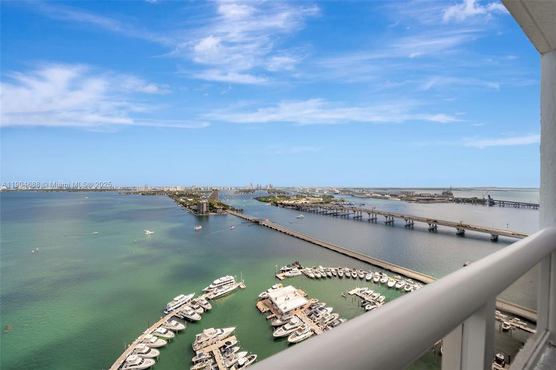 Active With Contract: $4,950 (2 beds, 2 baths, 1398 Square Feet)