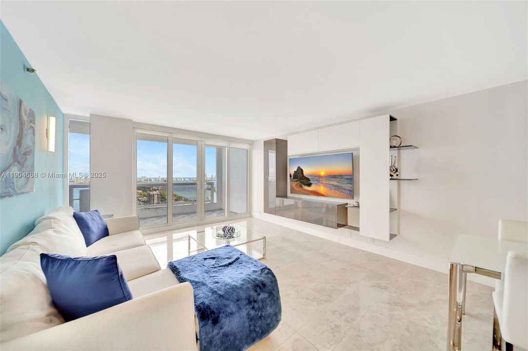 Active With Contract: $4,950 (2 beds, 2 baths, 1398 Square Feet)