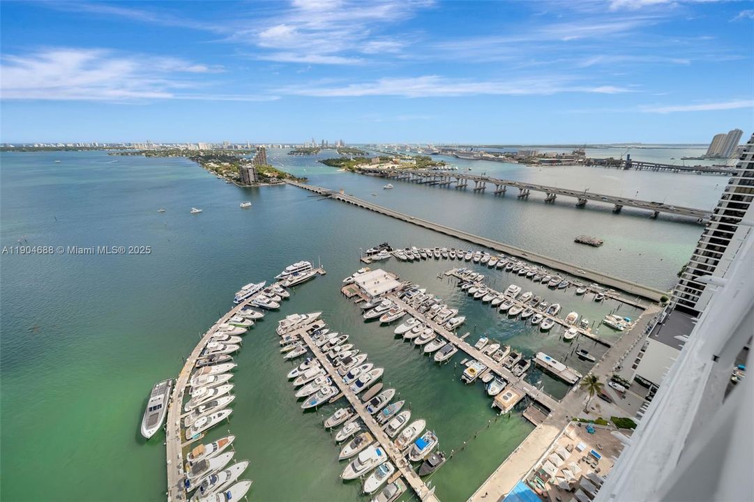 Active With Contract: $4,950 (2 beds, 2 baths, 1398 Square Feet)