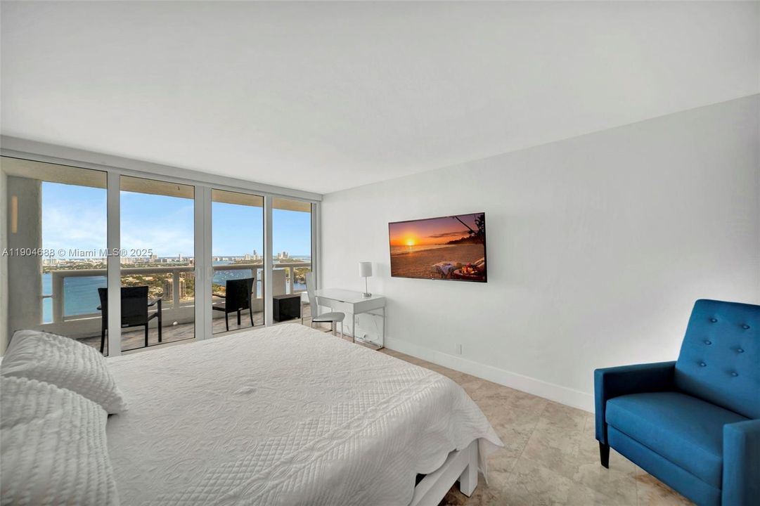 Active With Contract: $4,950 (2 beds, 2 baths, 1398 Square Feet)