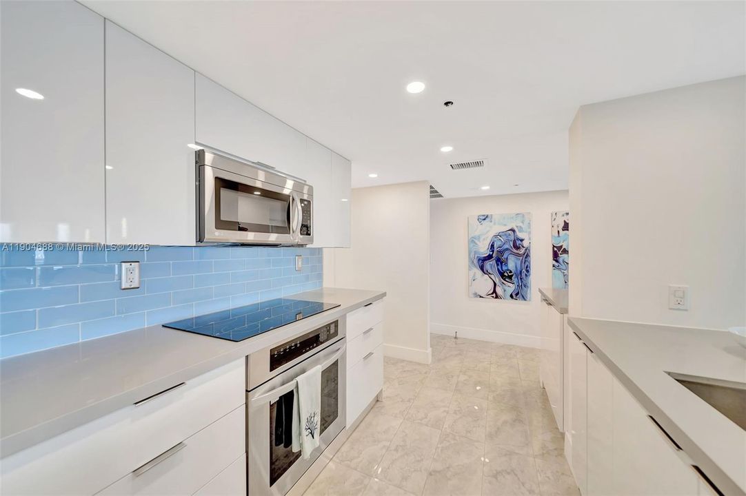 Active With Contract: $4,950 (2 beds, 2 baths, 1398 Square Feet)