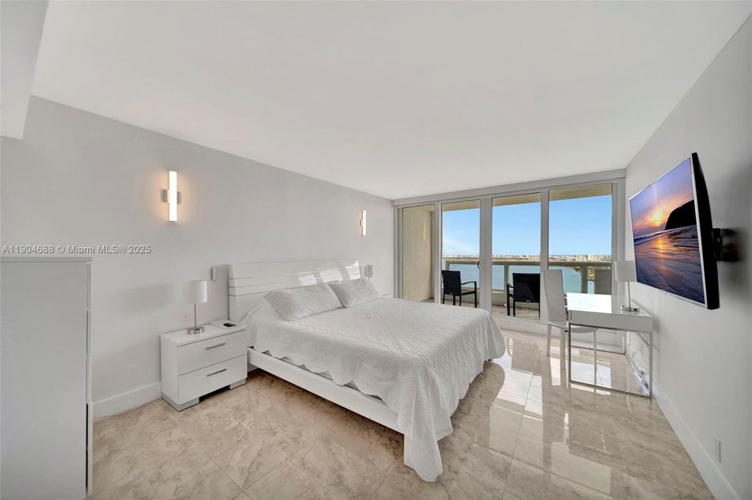 Active With Contract: $4,950 (2 beds, 2 baths, 1398 Square Feet)