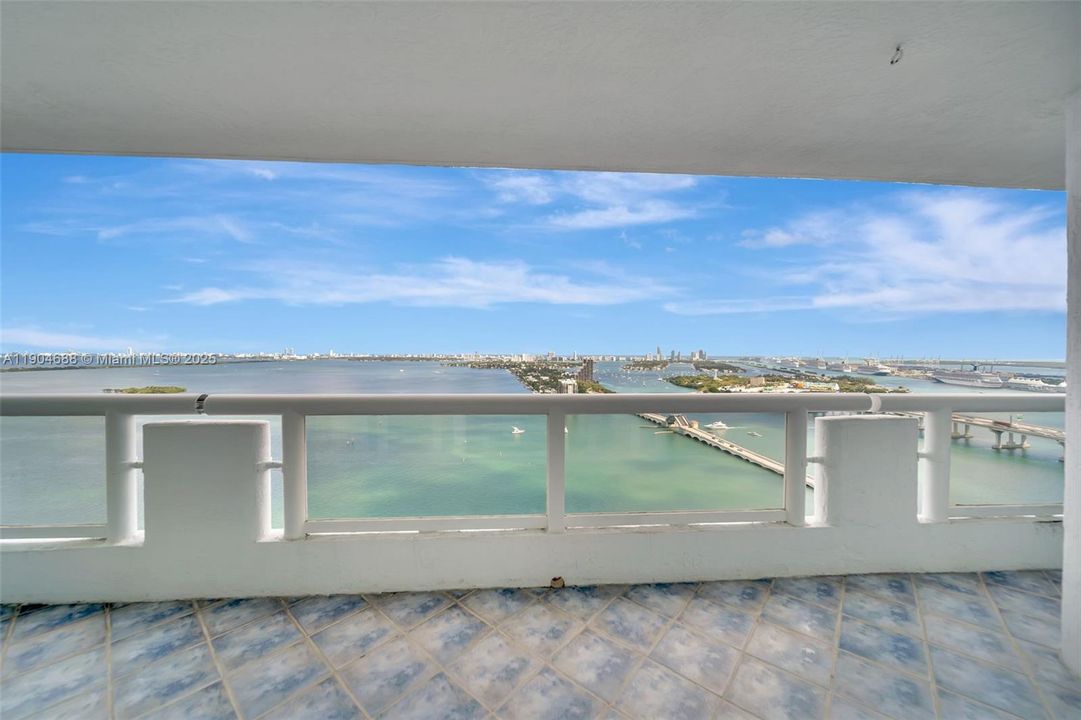 Active With Contract: $4,950 (2 beds, 2 baths, 1398 Square Feet)