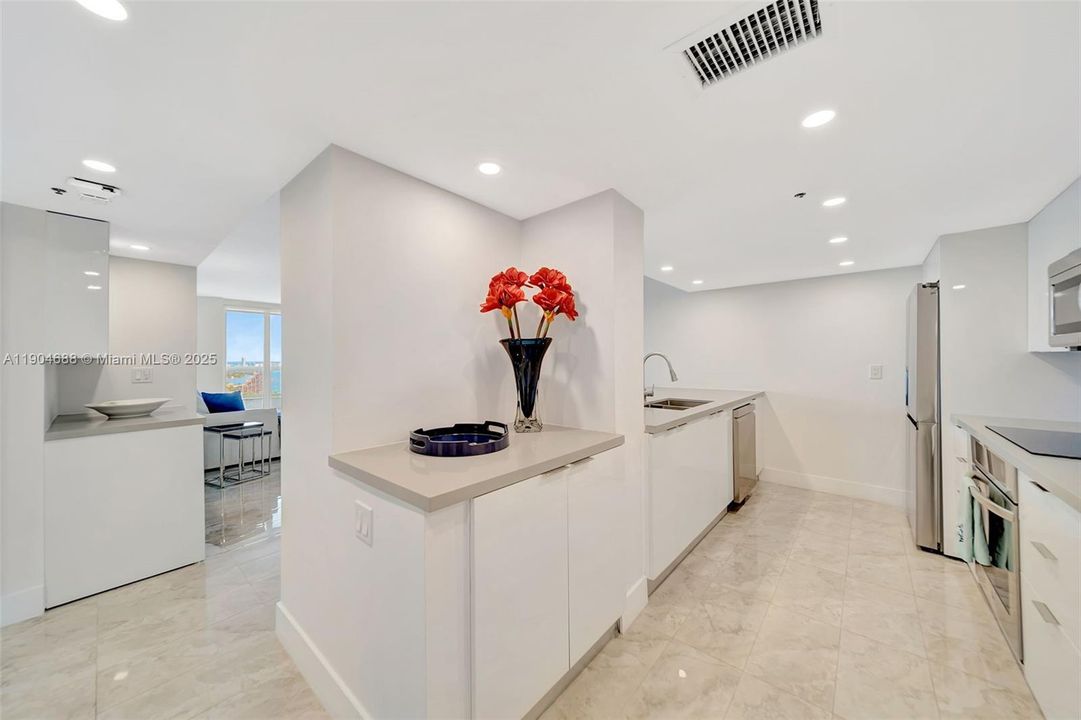 Active With Contract: $4,950 (2 beds, 2 baths, 1398 Square Feet)