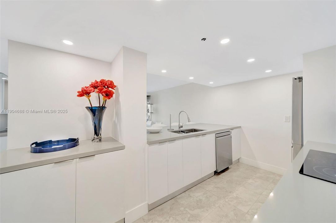 Active With Contract: $4,950 (2 beds, 2 baths, 1398 Square Feet)