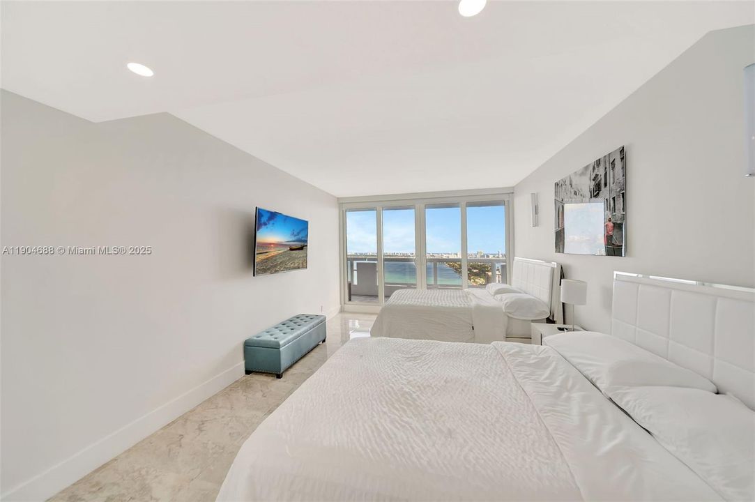 Active With Contract: $4,950 (2 beds, 2 baths, 1398 Square Feet)