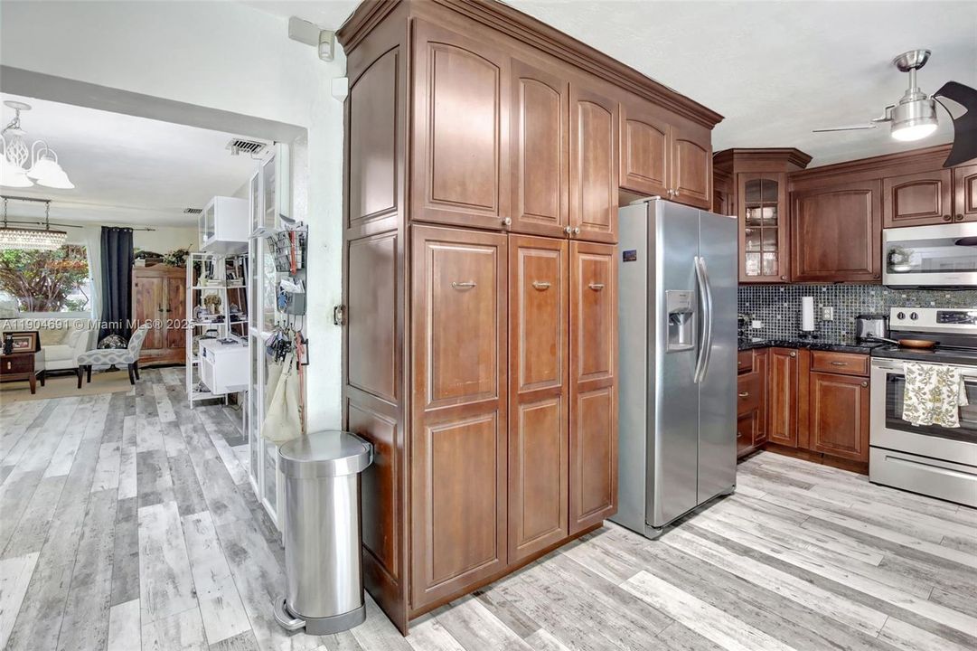 For Sale: $659,900 (4 beds, 2 baths, 2131 Square Feet)