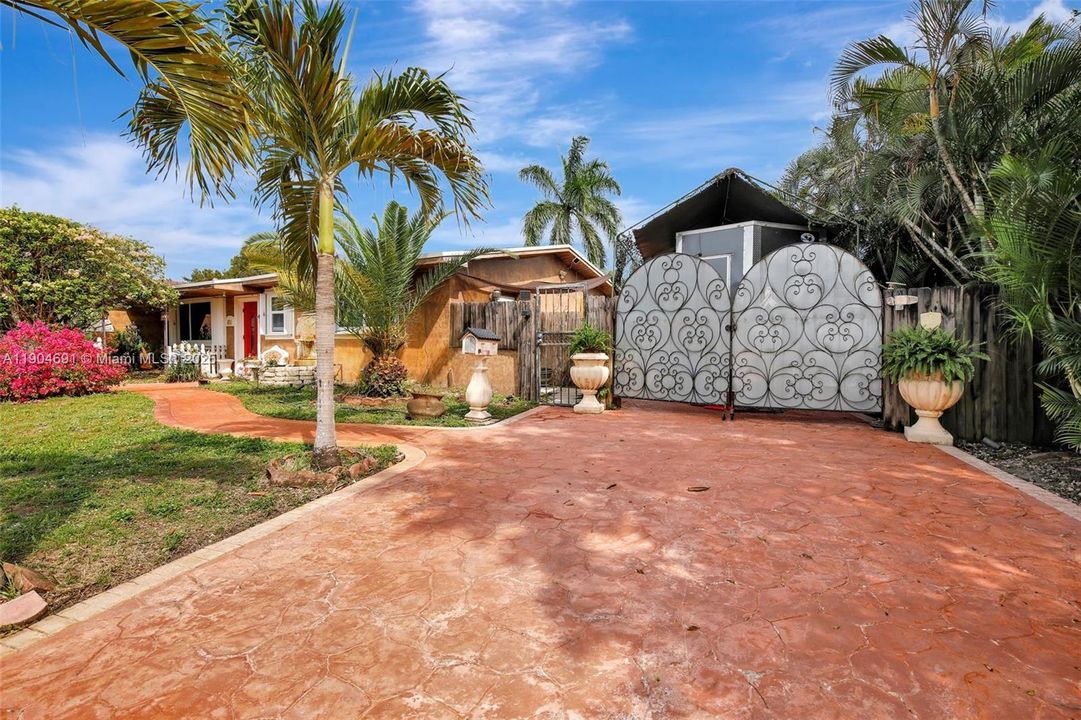 For Sale: $659,900 (4 beds, 2 baths, 2131 Square Feet)