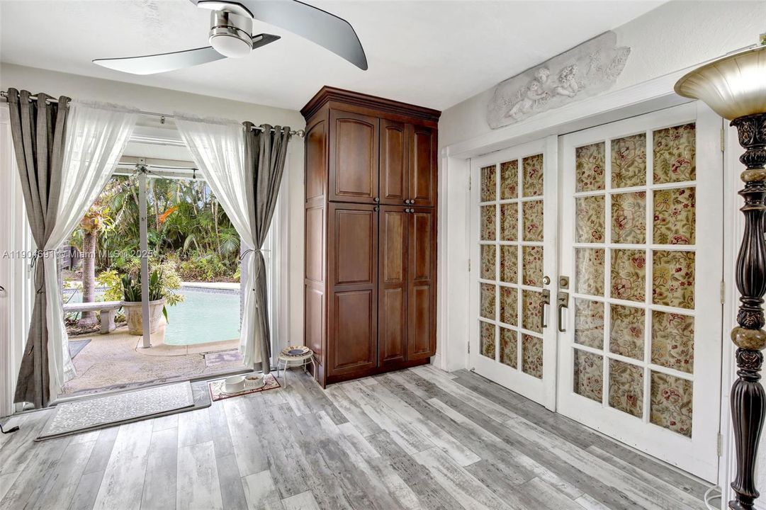 For Sale: $659,900 (4 beds, 2 baths, 2131 Square Feet)