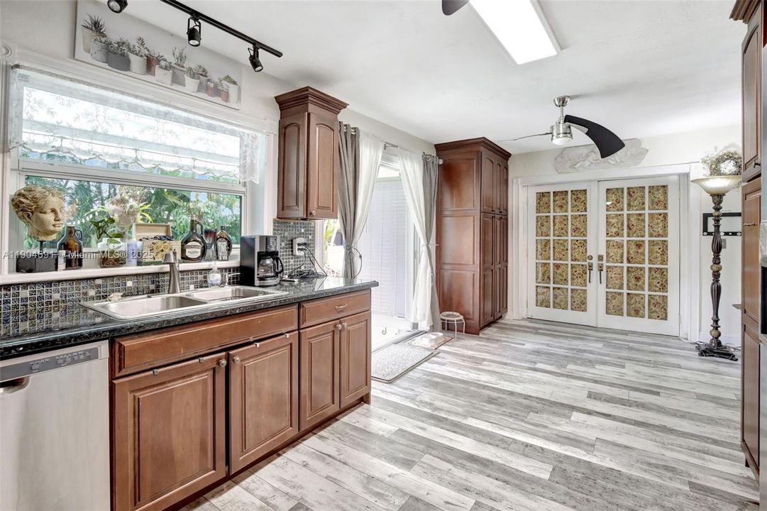 For Sale: $659,900 (4 beds, 2 baths, 2131 Square Feet)