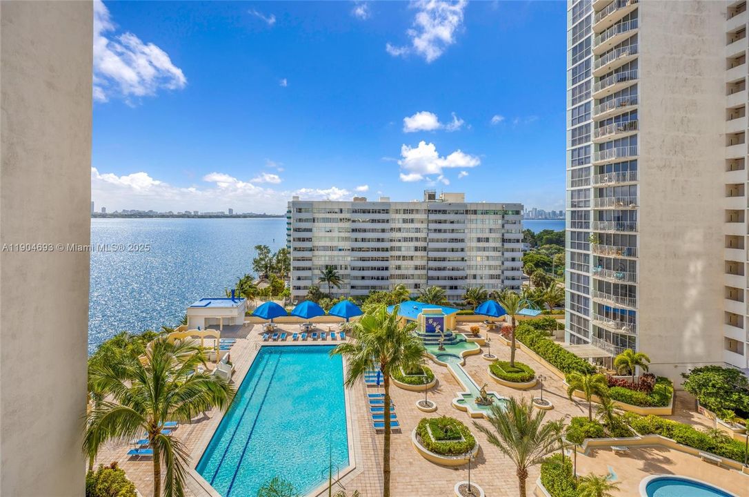 For Sale: $375,000 (2 beds, 2 baths, 1030 Square Feet)