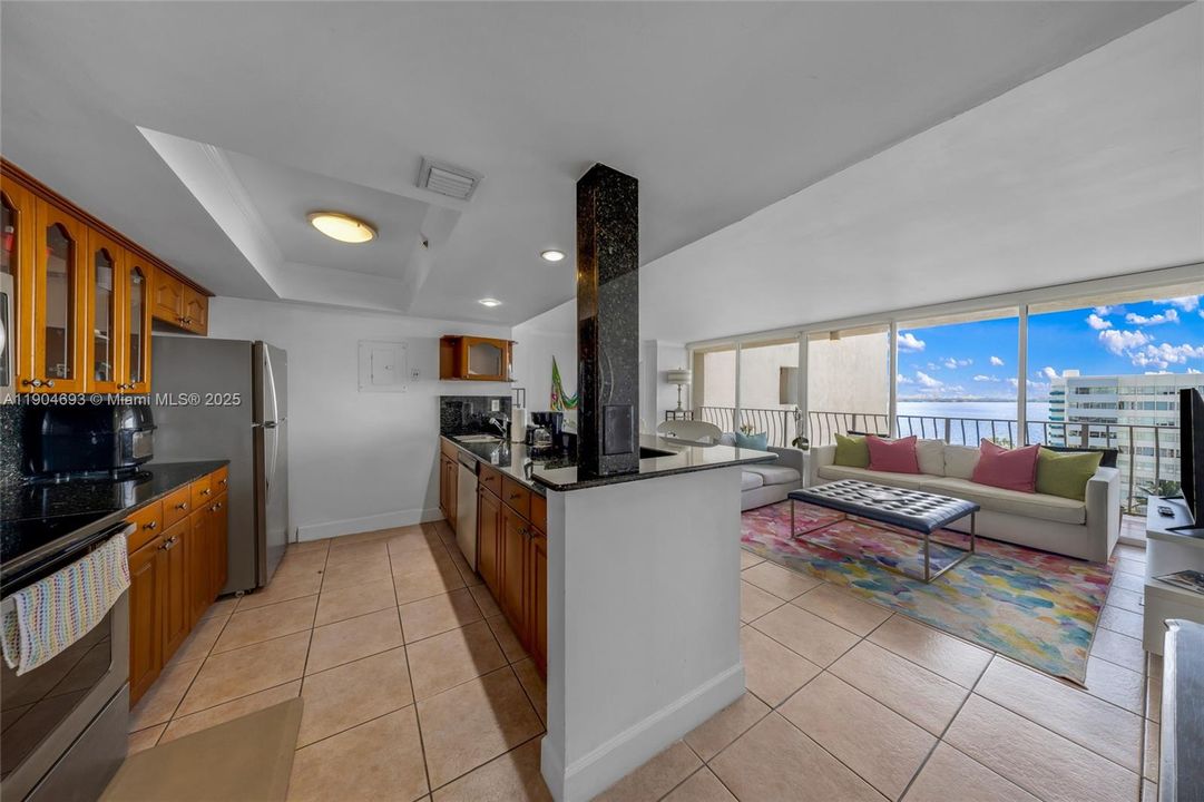 For Sale: $375,000 (2 beds, 2 baths, 1030 Square Feet)