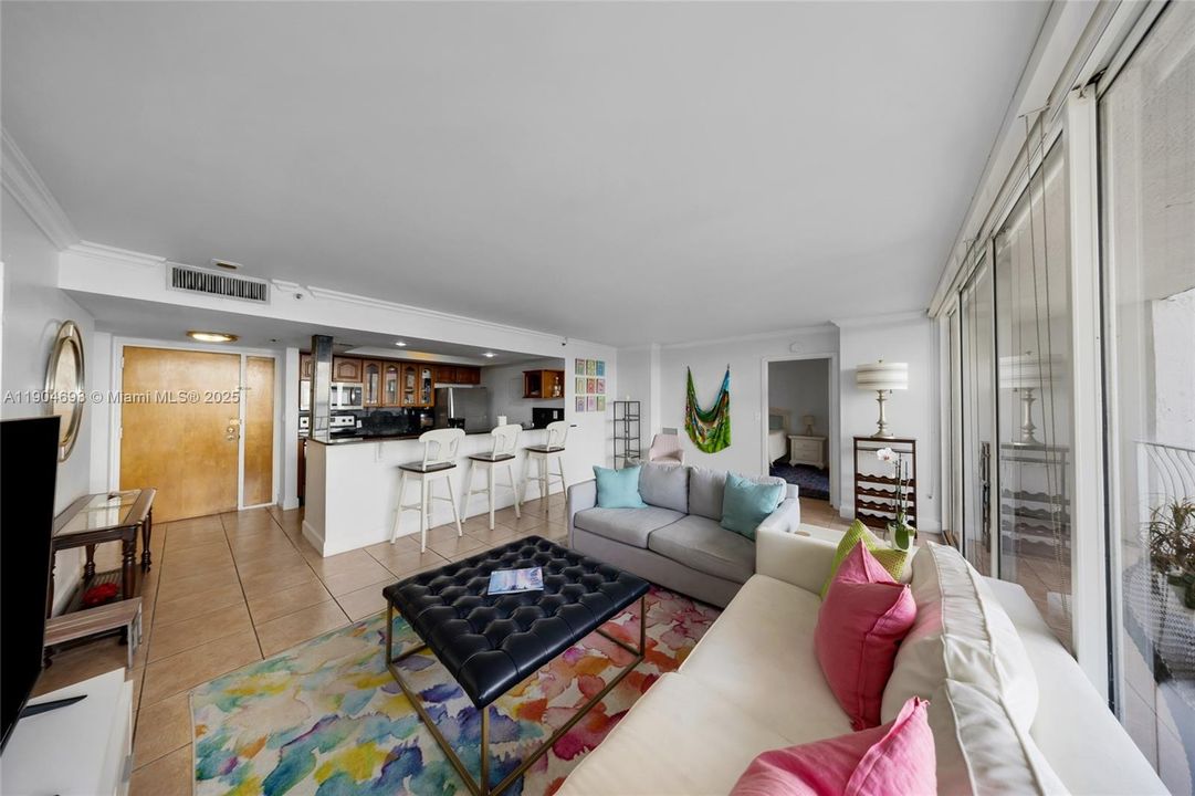 For Sale: $375,000 (2 beds, 2 baths, 1030 Square Feet)