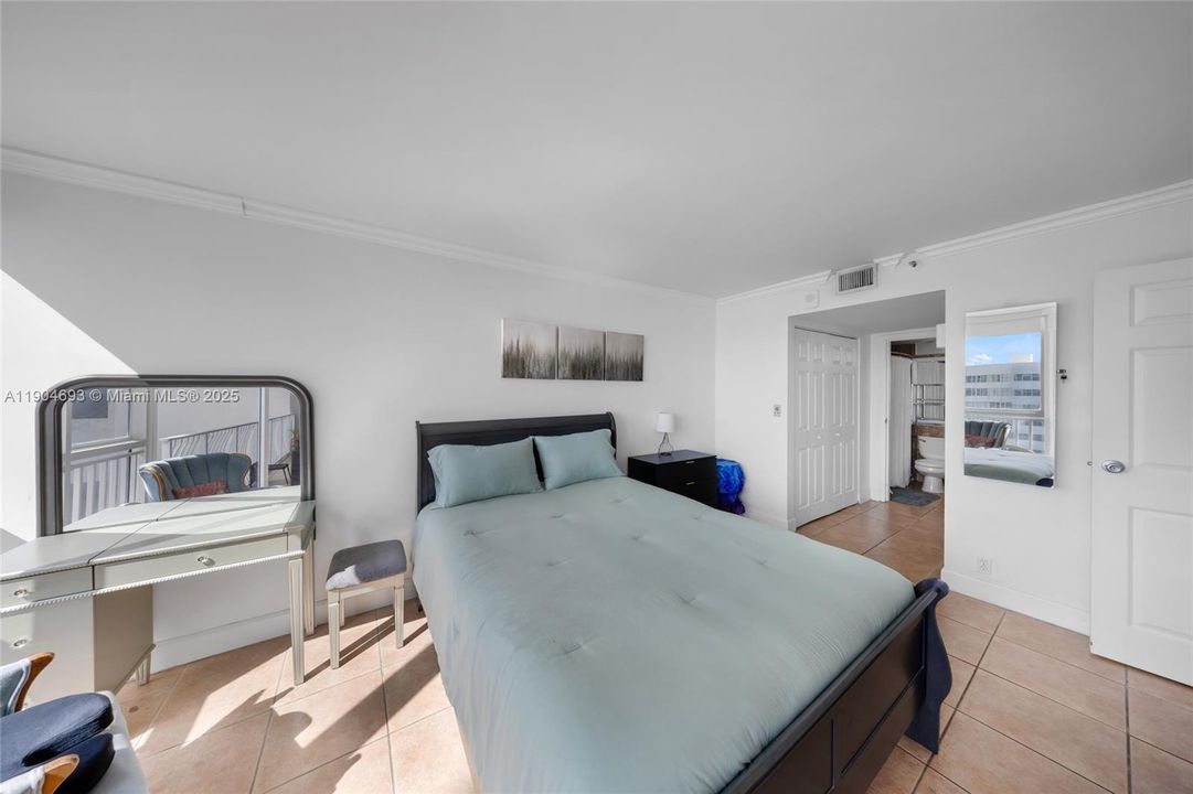 For Sale: $375,000 (2 beds, 2 baths, 1030 Square Feet)