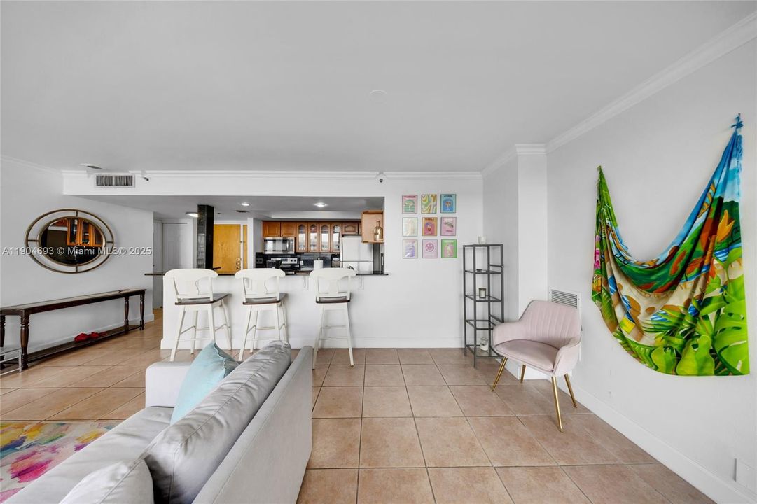 For Sale: $375,000 (2 beds, 2 baths, 1030 Square Feet)