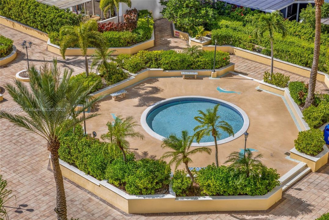 For Sale: $375,000 (2 beds, 2 baths, 1030 Square Feet)