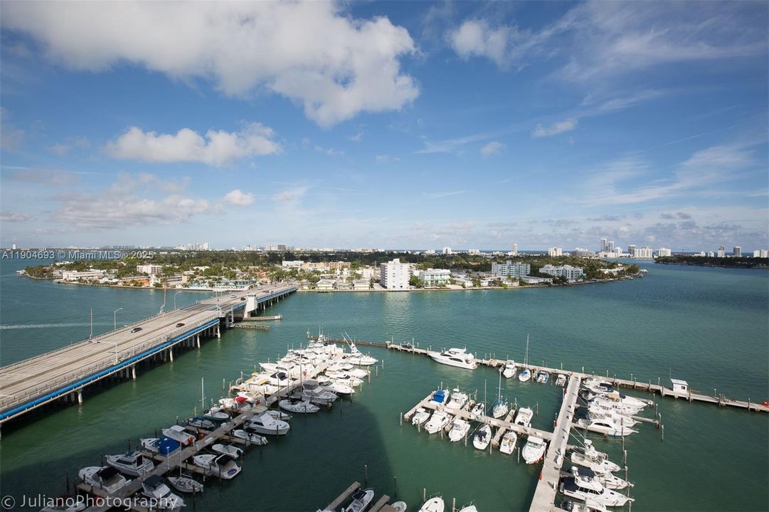 For Sale: $375,000 (2 beds, 2 baths, 1030 Square Feet)