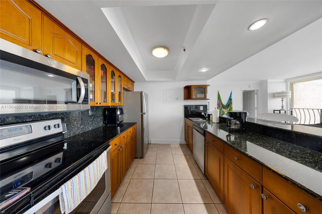 For Sale: $375,000 (2 beds, 2 baths, 1030 Square Feet)