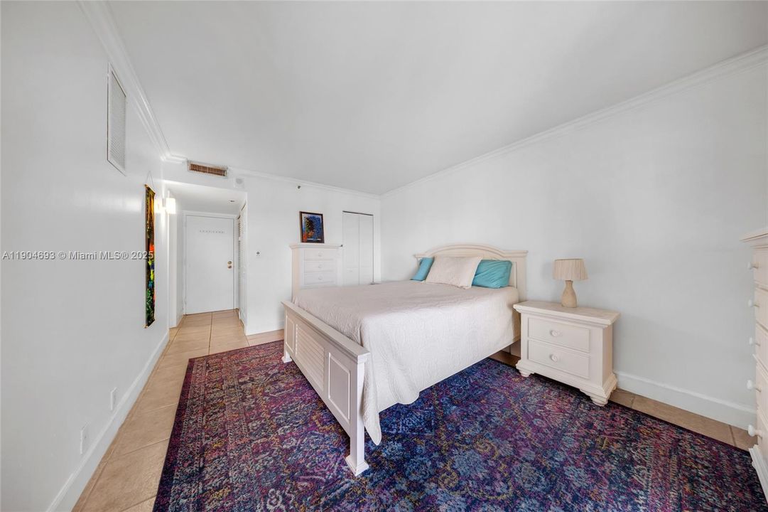 For Sale: $375,000 (2 beds, 2 baths, 1030 Square Feet)