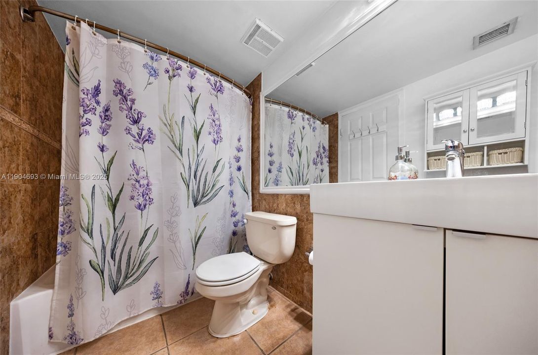 For Sale: $375,000 (2 beds, 2 baths, 1030 Square Feet)