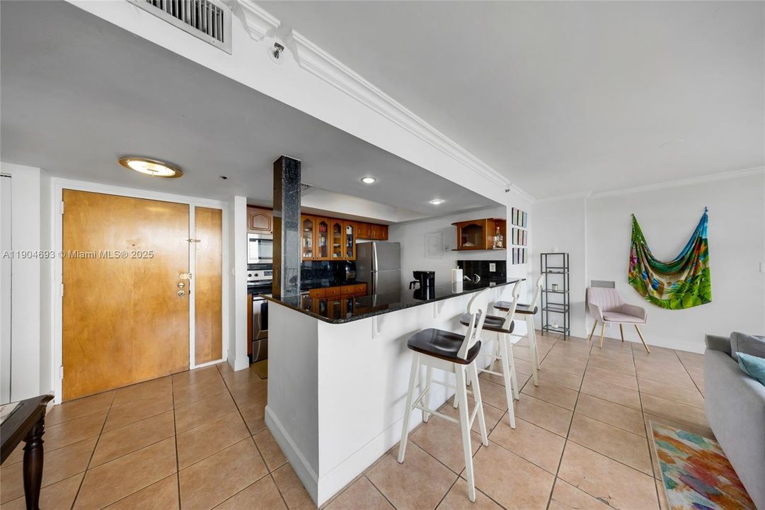 For Sale: $375,000 (2 beds, 2 baths, 1030 Square Feet)