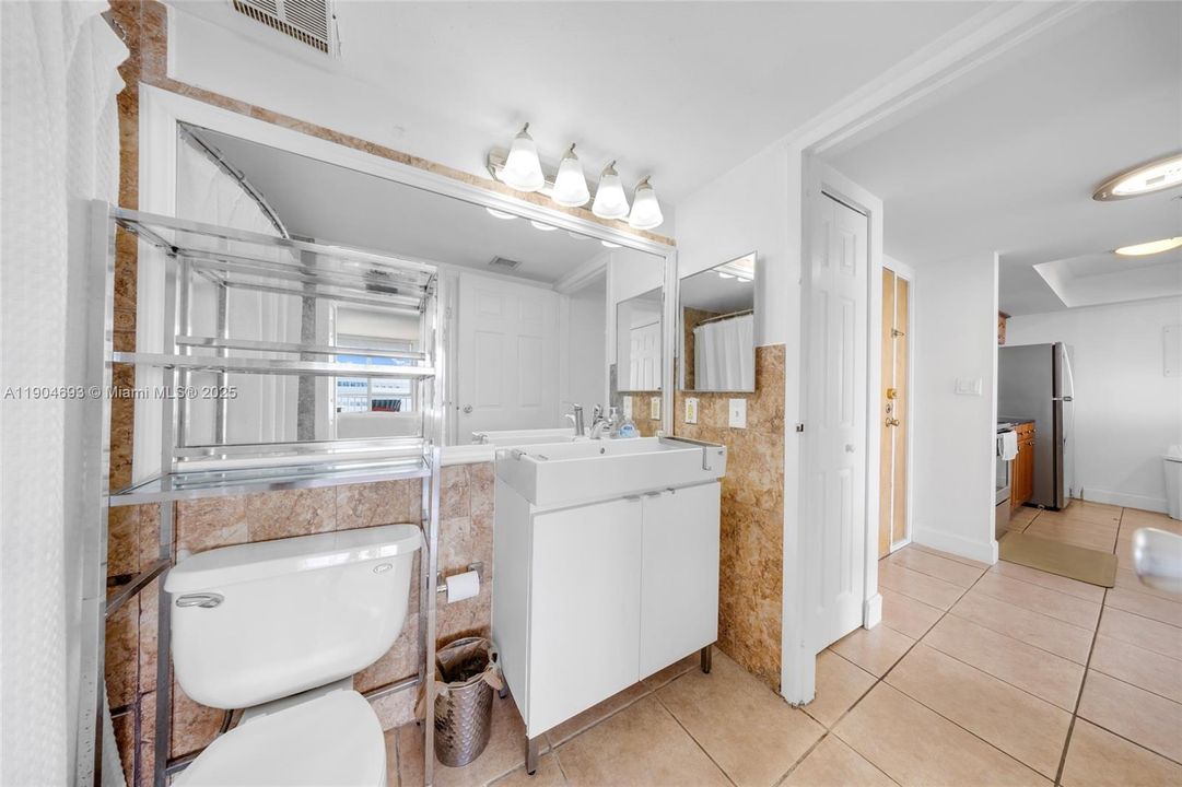 For Sale: $375,000 (2 beds, 2 baths, 1030 Square Feet)