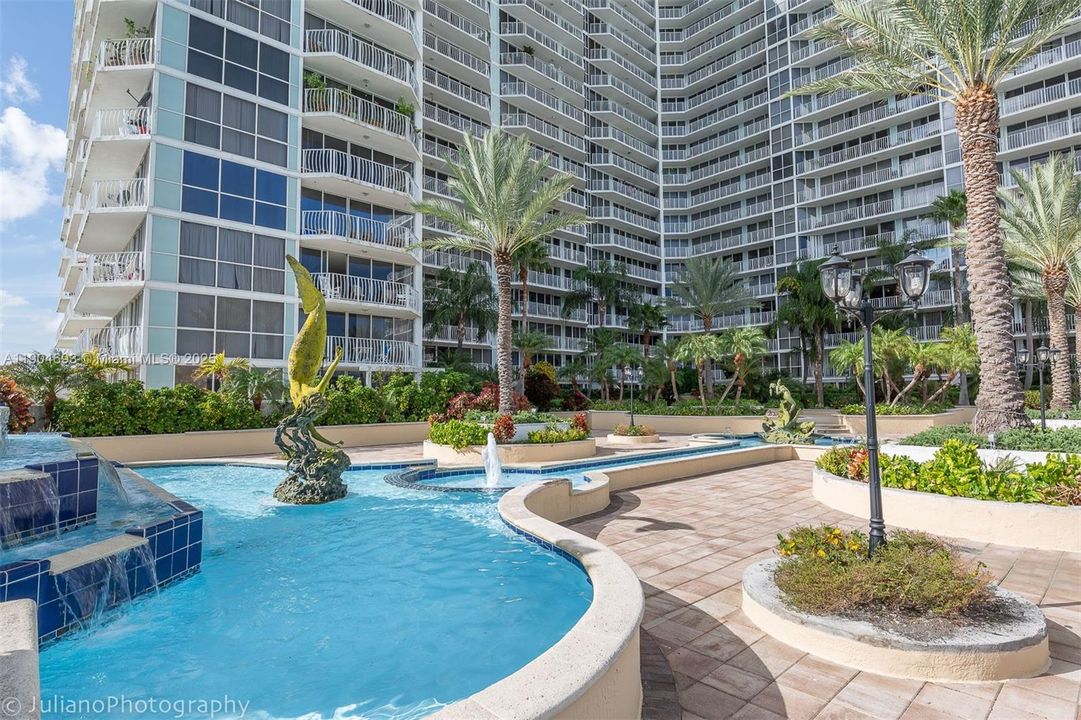 For Sale: $375,000 (2 beds, 2 baths, 1030 Square Feet)