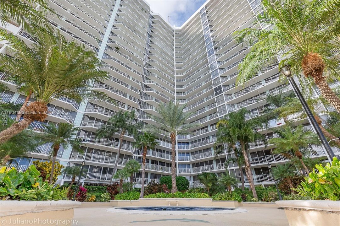 For Sale: $375,000 (2 beds, 2 baths, 1030 Square Feet)