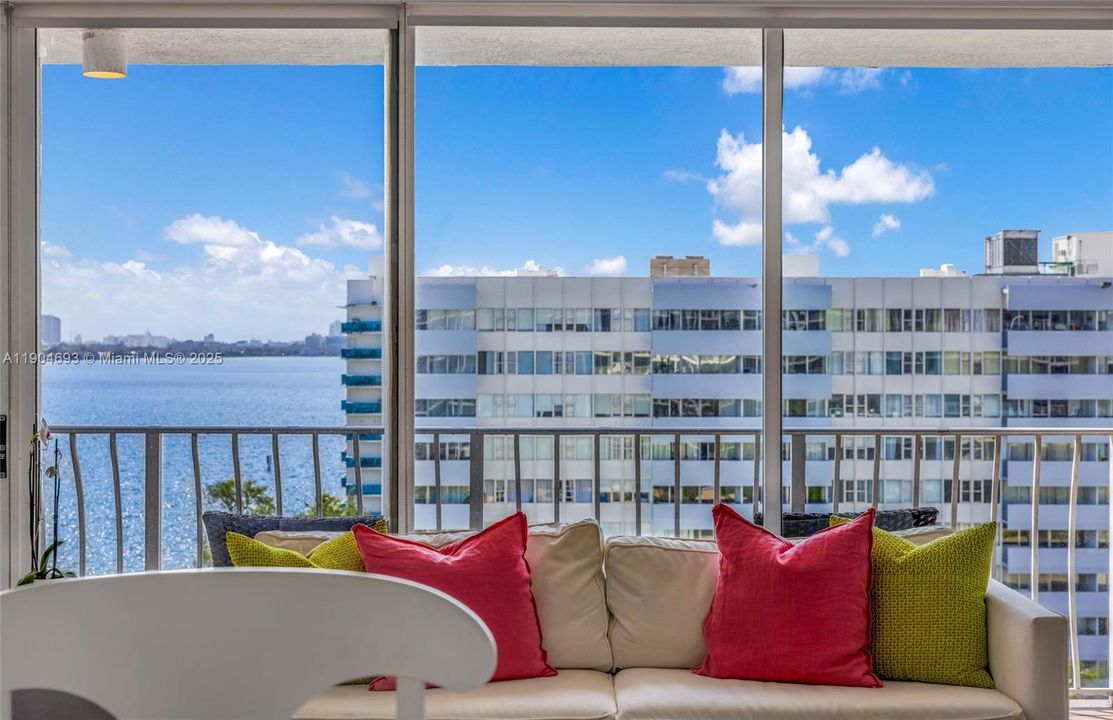 For Sale: $375,000 (2 beds, 2 baths, 1030 Square Feet)