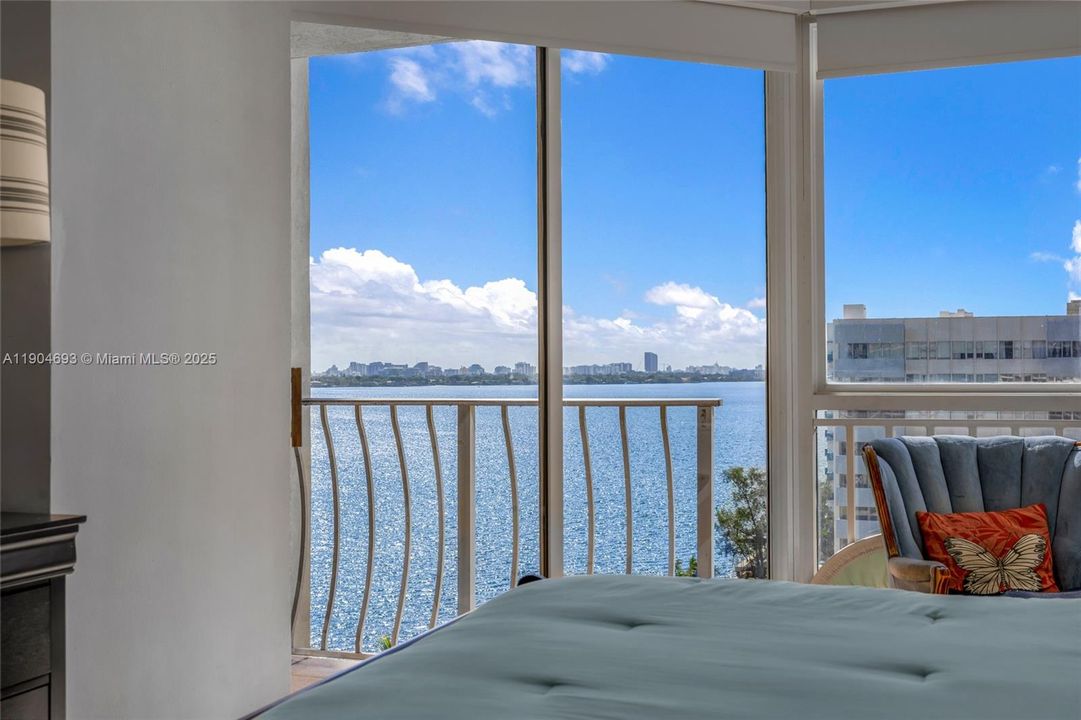 For Sale: $375,000 (2 beds, 2 baths, 1030 Square Feet)