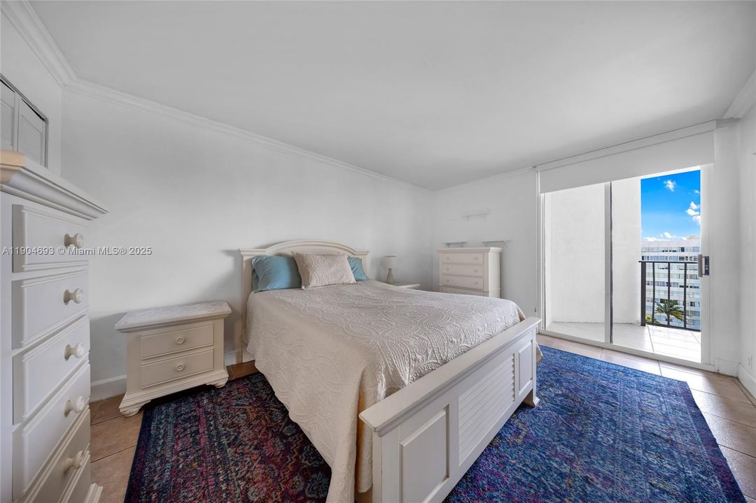 For Sale: $375,000 (2 beds, 2 baths, 1030 Square Feet)