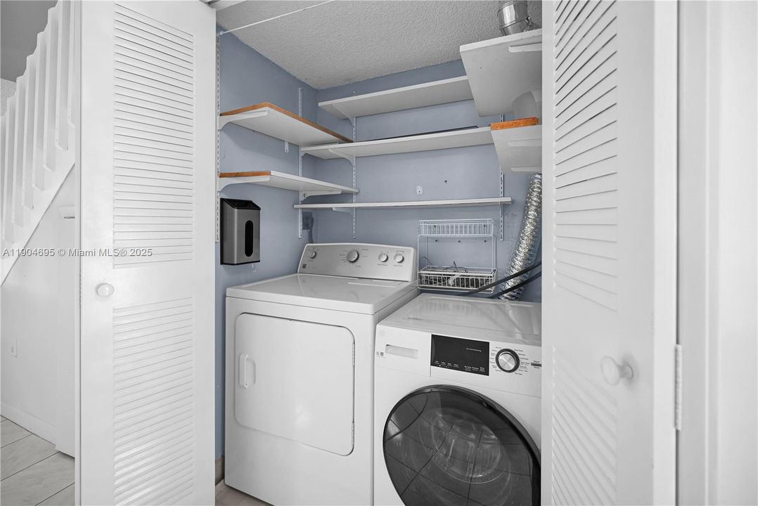 For Sale: $342,999 (2 beds, 2 baths, 1224 Square Feet)