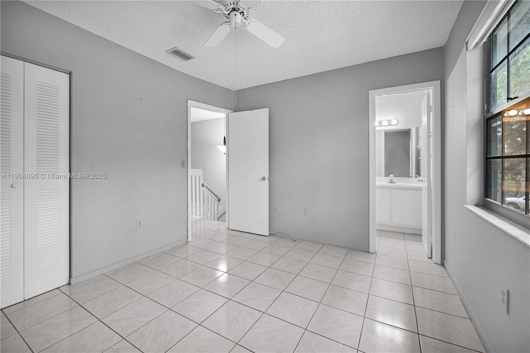 For Sale: $342,999 (2 beds, 2 baths, 1224 Square Feet)