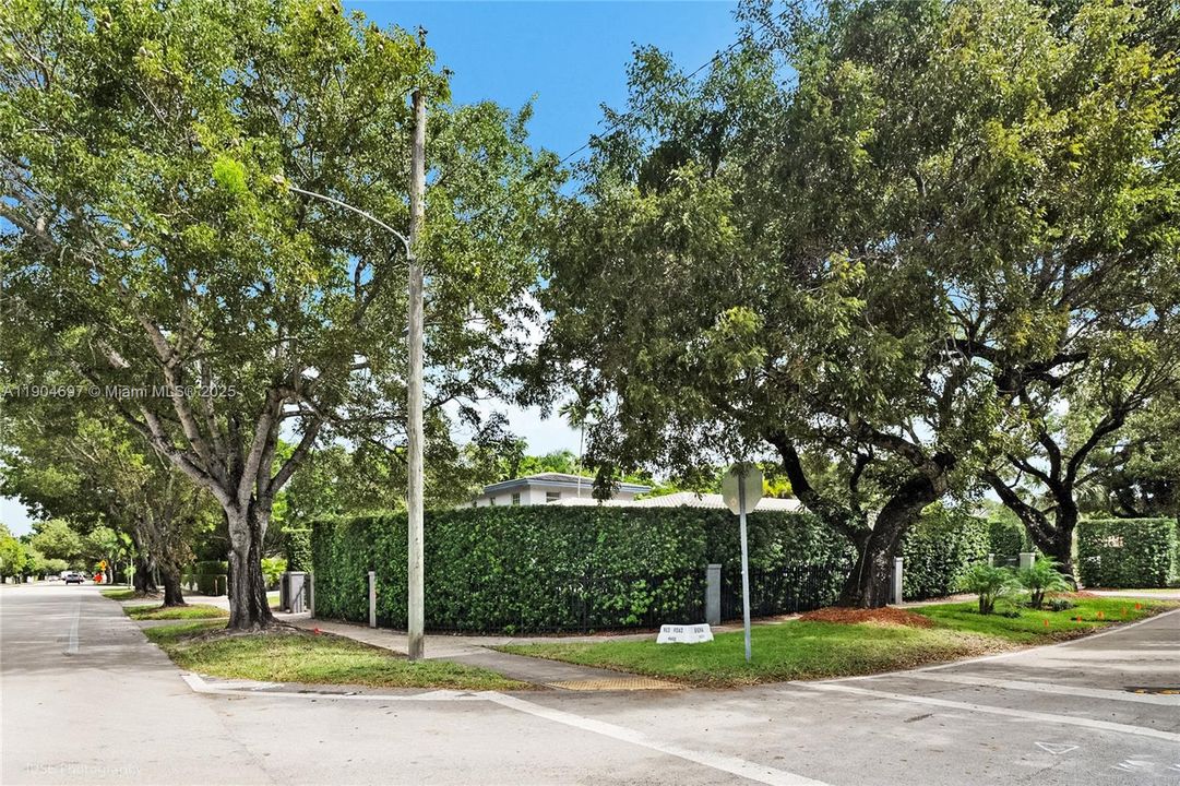 Active With Contract: $5,800 (3 beds, 2 baths, 1265 Square Feet)