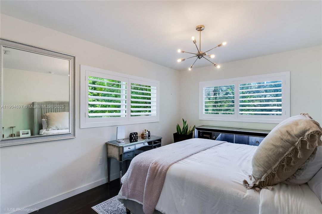 Active With Contract: $5,800 (3 beds, 2 baths, 1265 Square Feet)