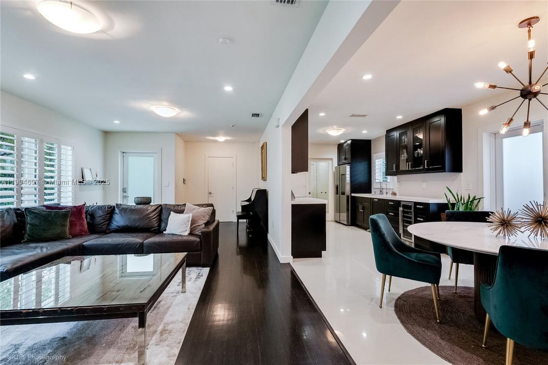 Active With Contract: $5,800 (3 beds, 2 baths, 1265 Square Feet)