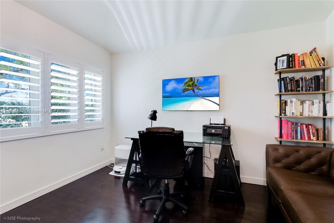 Active With Contract: $5,800 (3 beds, 2 baths, 1265 Square Feet)