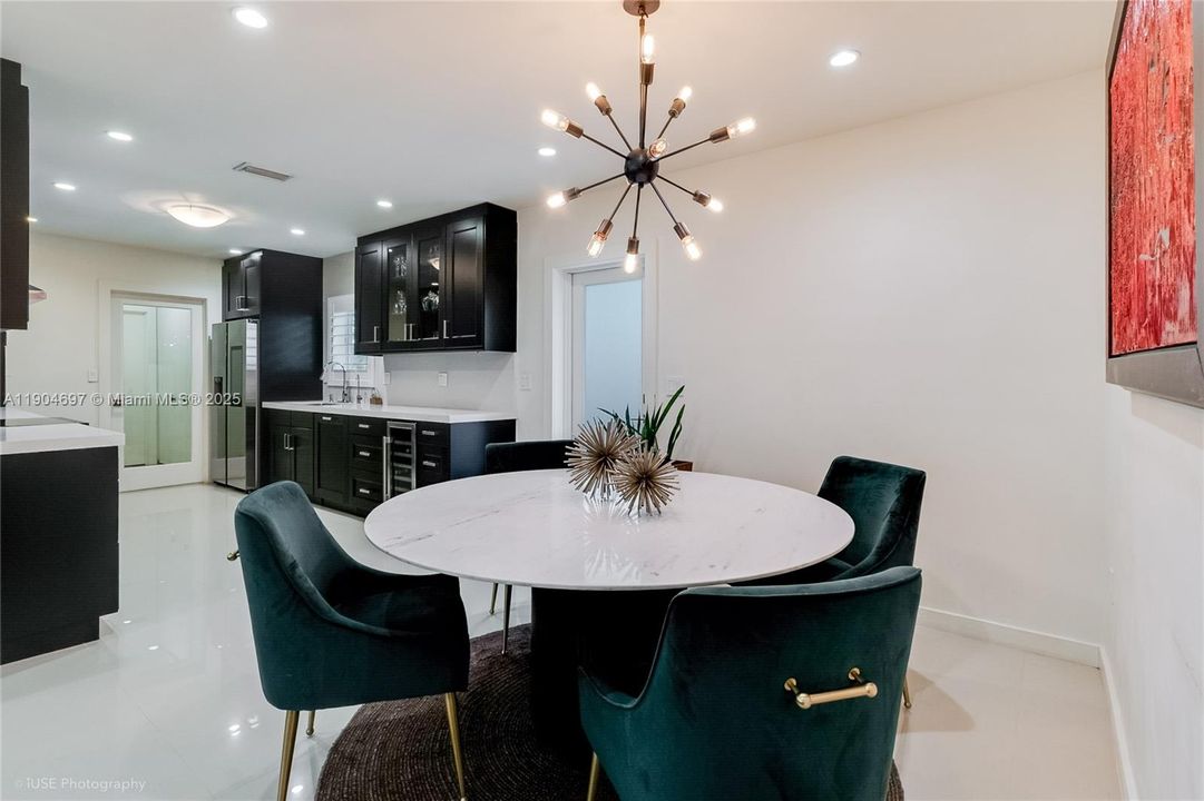 Active With Contract: $5,800 (3 beds, 2 baths, 1265 Square Feet)