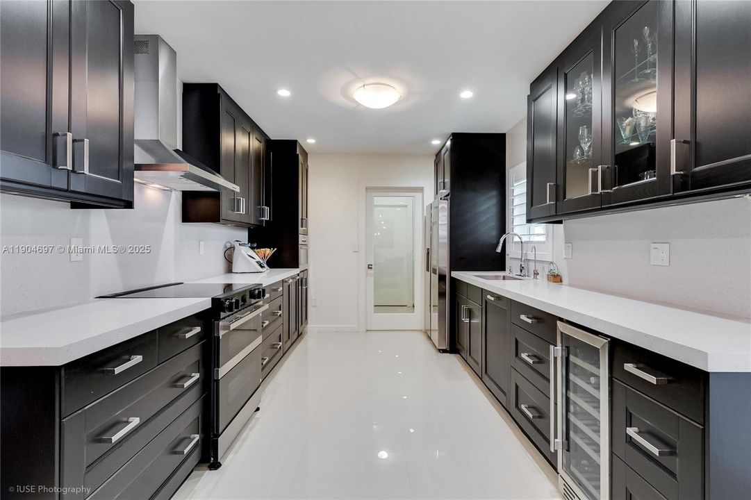 Active With Contract: $5,800 (3 beds, 2 baths, 1265 Square Feet)