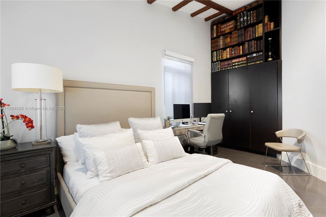 Active With Contract: $1,075,000 (3 beds, 2 baths, 2037 Square Feet)