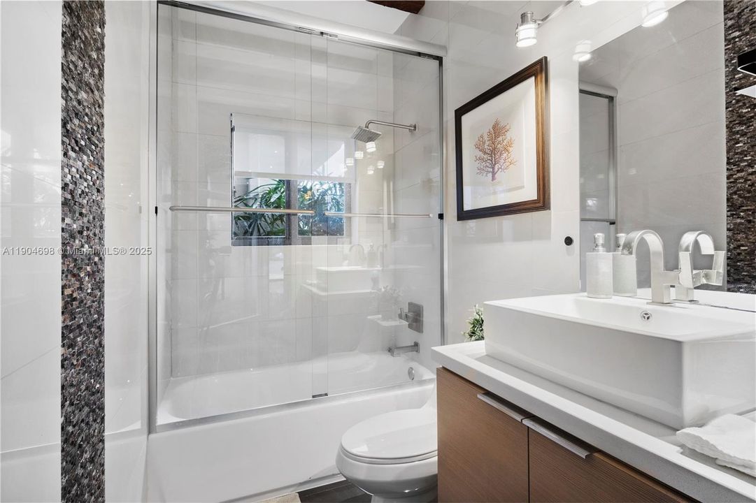 Active With Contract: $1,075,000 (3 beds, 2 baths, 2037 Square Feet)