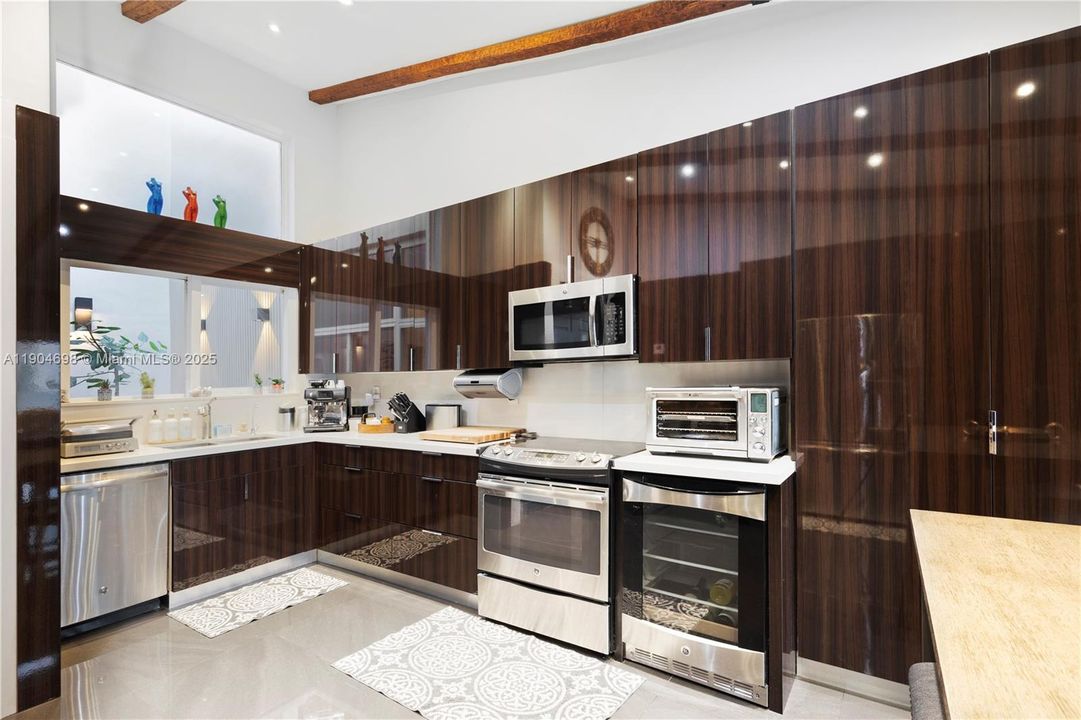 Active With Contract: $1,075,000 (3 beds, 2 baths, 2037 Square Feet)