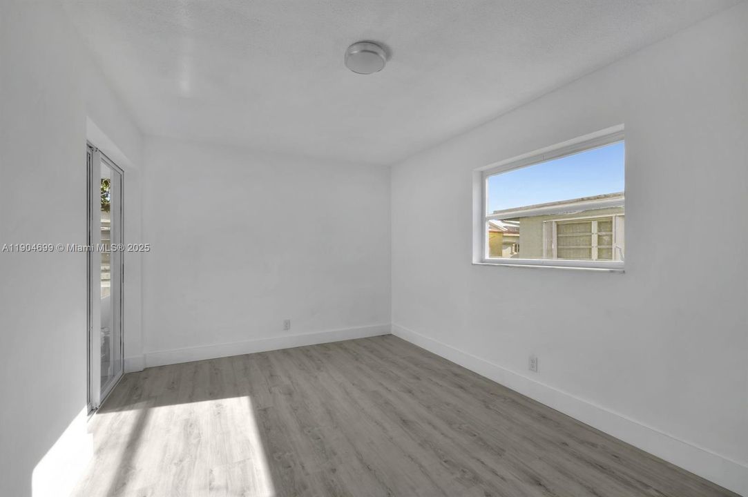 For Sale: $339,000 (2 beds, 1 baths, 1204 Square Feet)