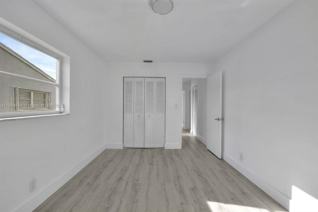 For Sale: $339,000 (2 beds, 1 baths, 1204 Square Feet)